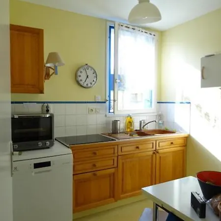 Appartement 150 Metres De La Plage Apartment